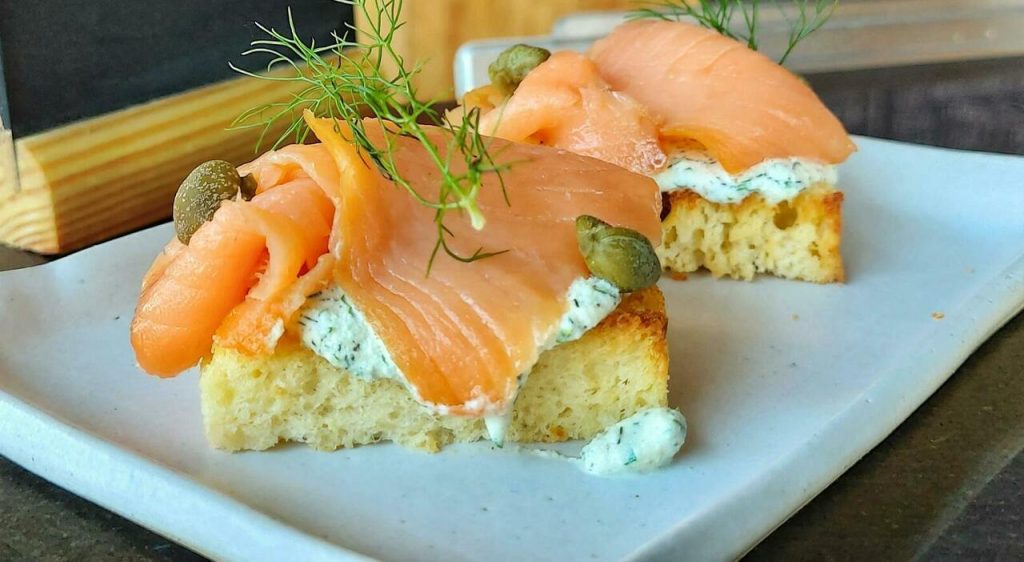 Salmone affumicato ritirato: rischio Listeria, attenzione ai lotti interessati. Non consumare!