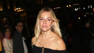 Sienna Miller: l’eleganza boho che trasforma l’autunno con dettagli chic irresistibili.