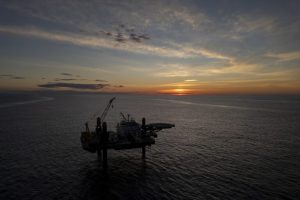 Scoperta di acqua dolce sotto il mare: una speranza per l’approvvigionamento globale.