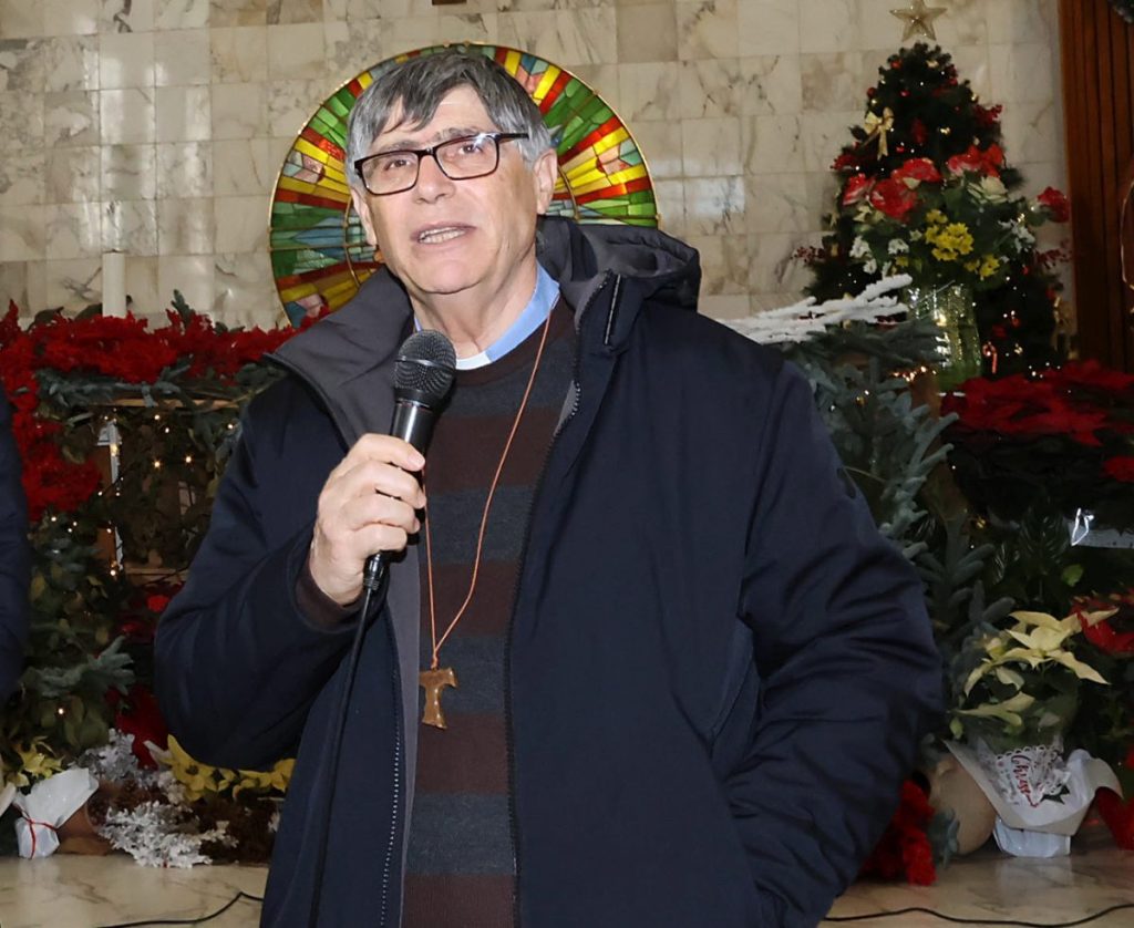 Proiettile a Don Patriciello: arrestato 75enne, Mattarella condanna, Meloni parla di gesto vigliacco.