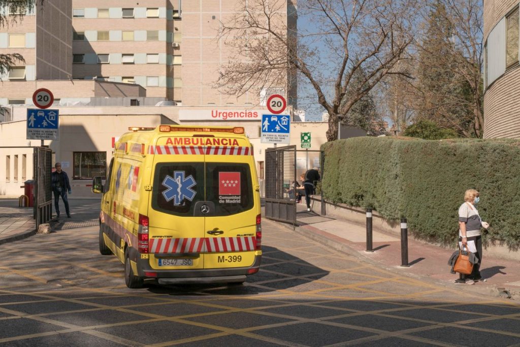 Esplosione a Madrid: 25 feriti, tre gravi, terrore in un bar affollato.