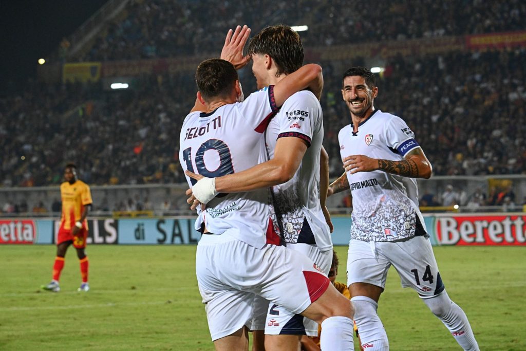 Belotti guida il Cagliari alla vittoria con una doppietta, Lecce battuto 2-1.