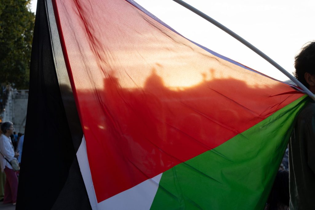 Corteo pro Palestina a Firenze: traffico A1 bloccato, tensione davanti all’azienda Leonardo.