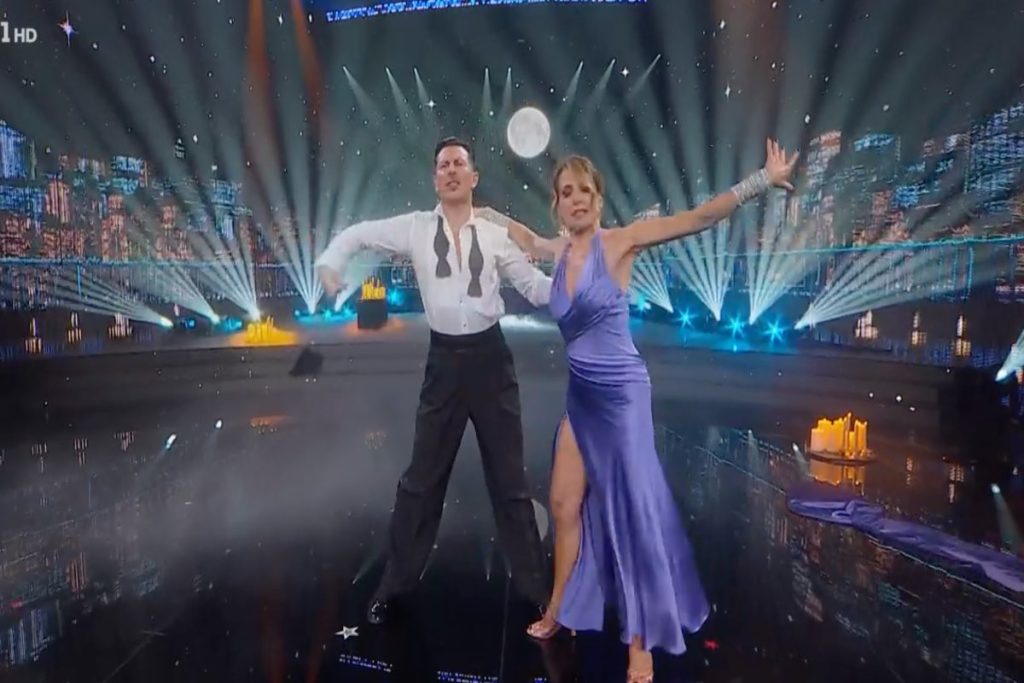 Barbara D’Urso incanta a Ballando con le Stelle, Alba Parietti: “Come fenice, una regina”