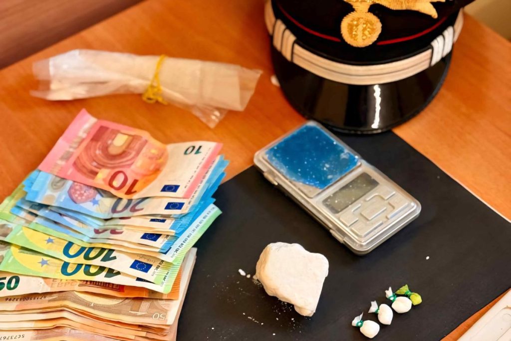 Operazione Antidroga a Roma: 15 Arresti e Oltre 1,5 kg di Stupefacenti Sequestrati ROMA (ITALPRESS)...