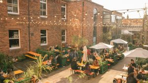 I migliori bar di Liverpool per un drink indimenticabile. Scopri le migliori esperienze.