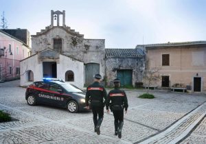 Furti in chiesa: arrestato un 19enne a Gonnosfanadiga dopo ripetuti atti criminosi.