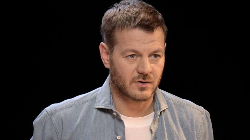 Cattelan su noto conduttore: “Gli sto antipatico” e spiega perché