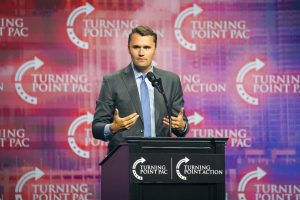 Tragedia nello Utah: Charlie Kirk, attivista pro-Trump, ucciso in campus. Tributo da Trump.