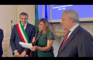 Maria Bartiromo, la giornalista americana che diventa ufficialmente cittadina italiana: guarda il video!