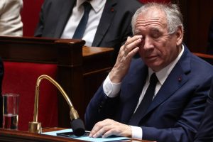 Bayrou si dimette da primo ministro: chi salirà al suo posto nella politica francese?