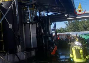 Tragedia in provincia di Caserta: esplosione in azienda rifiuti provoca tre morti.