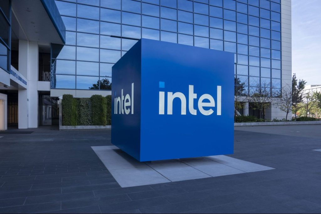 Cambio ai vertici: il CEO dei prodotti Intel lascia il suo incarico.