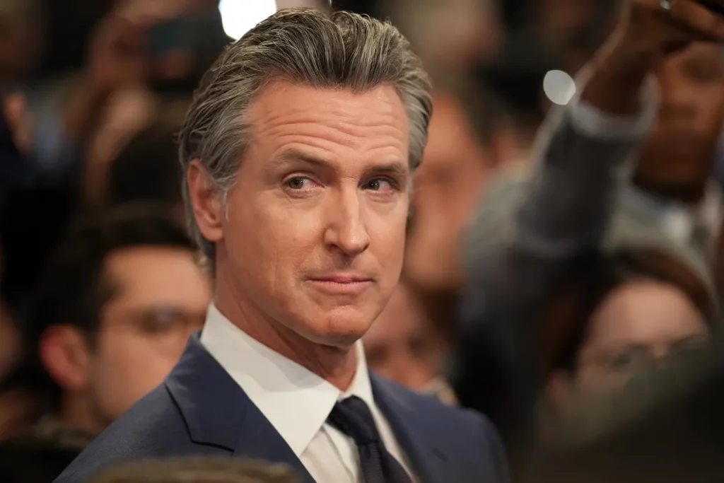 California, il governatore Newsom firma la storica legge sulla sicurezza dell’IA SB 53.
