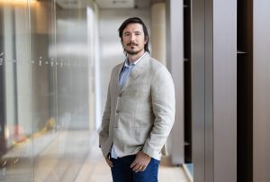 Robinhood adotta il copy trading, avvisando i concorrenti sui rischi normativi.