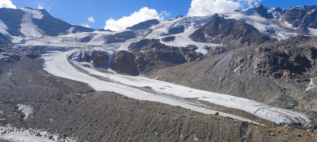 Contaminazione dei ghiacciai italiani: nuova mappa dell’Università Statale di Milano rivela dati allarmanti.