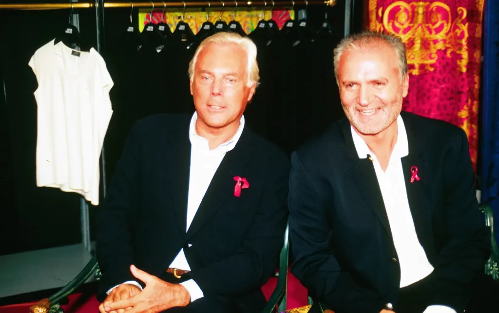 Santo Versace scrive ad Armani: un commovente saluto a Gianni nel ricordo eterno.