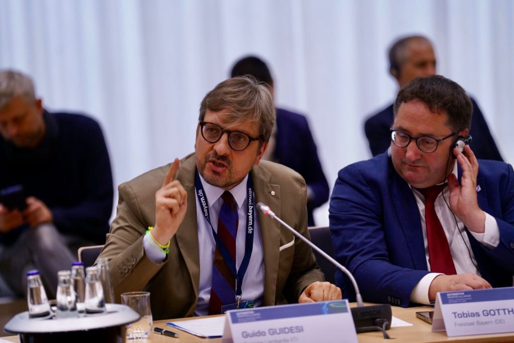 Incontro a Monaco di Baviera: Le Regioni dell'Automotive Alliance si riuniscono MONACO DI BAVIERA...