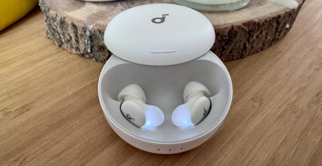 Anker presenta i nuovi auricolari che eliminano il rumore del russare per un sonno migliore.