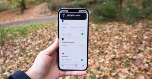 Apple estende di un anno le funzionalità satellitari gratuite per iPhone 14 e 15.