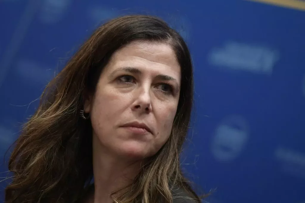 Precari, Todde conferma: “Impegno continuo per una soluzione condivisa”.