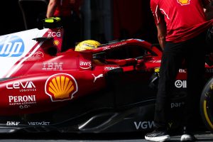 Ferrari domina le libere del venerdì in Azerbaijan: Hamilton guida, Leclerc secondo.