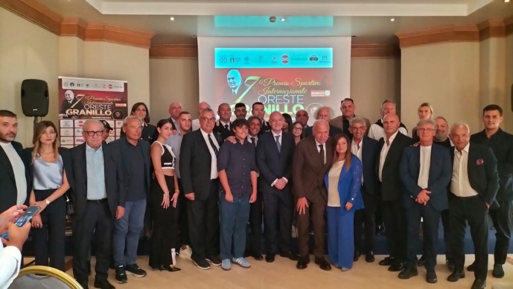 Infantino riceve il Premio Granillo alla carriera: un tributo alla sua leadership nella FIFA.