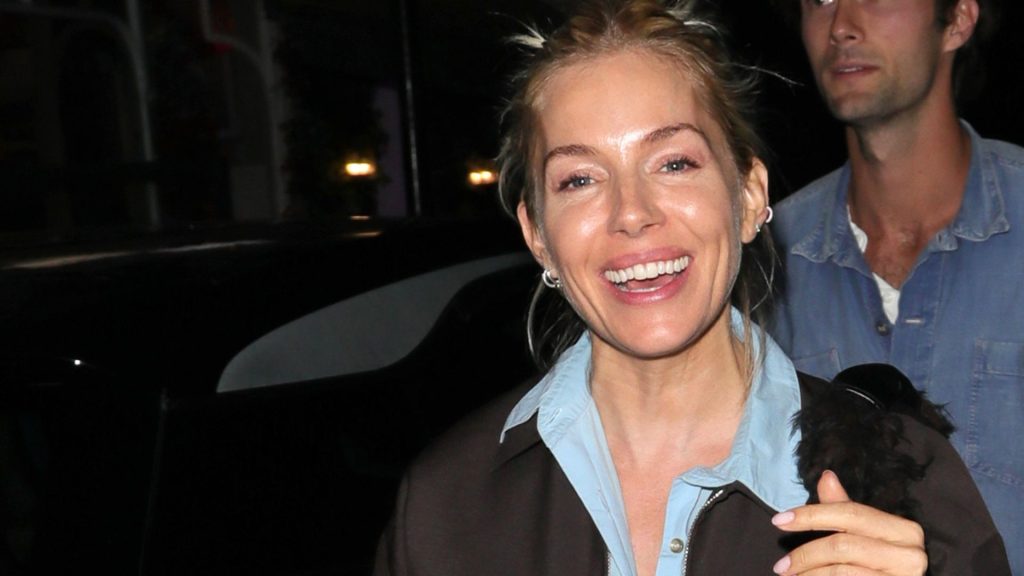 Sienna Miller trasforma capi basic in look eleganti: scopri il suo stile unico.