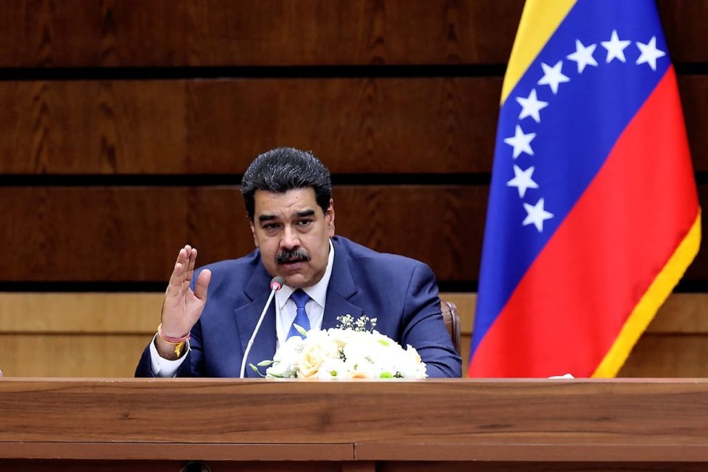 Maduro avverte: “La lotta armata è una risposta se il Venezuela viene attaccato”.