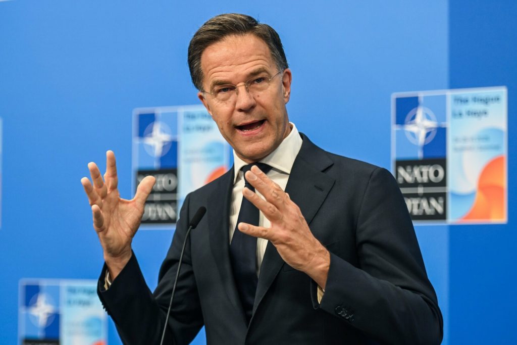 Nato potenzia il fianco orientale, Rutte avvia l’operazione Sentinella dell’Est.