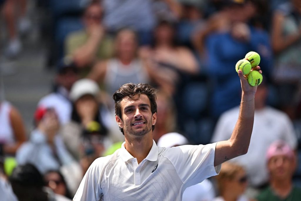 Musetti trionfa su Prizmic e avanza ai quarti di finale all’ATP Chengdu.