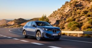 BMW iX3: la nuova generazione di EV con grande autonomia e potenza computazionale.