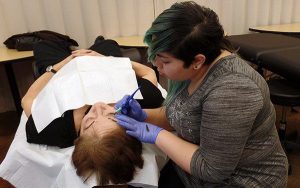 Micropigmentazione: tutto sulla tecnica, rischi e effetti collaterali da conoscere.