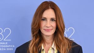 Julia Roberts: il look giusto con jeans e blazer per la stagione autunnale.