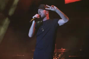 Raf ritorna con il tour teatrale per il 40° anniversario di Self Control