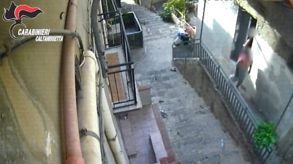 Sparatoria a Riesi: cinque arrestati per tentato omicidio. Guarda il video esclusivo!