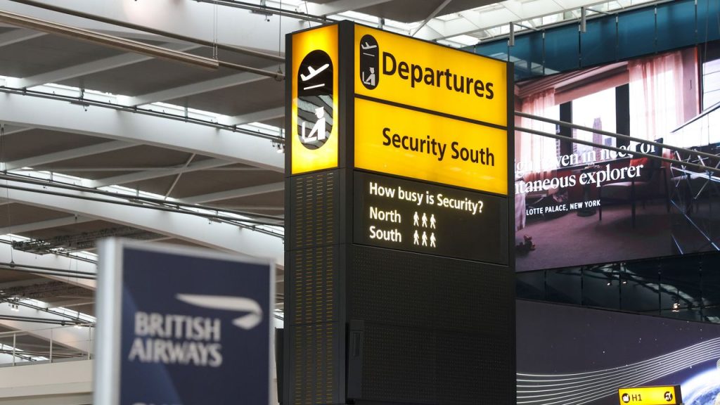 Attese ai controlli di sicurezza negli aeroporti UK: sono più brevi di quanto immagini!