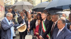 Quarant’anni senza Giancarlo Siani: Napoli onora il coraggio del cronista ucciso dalla camorra.