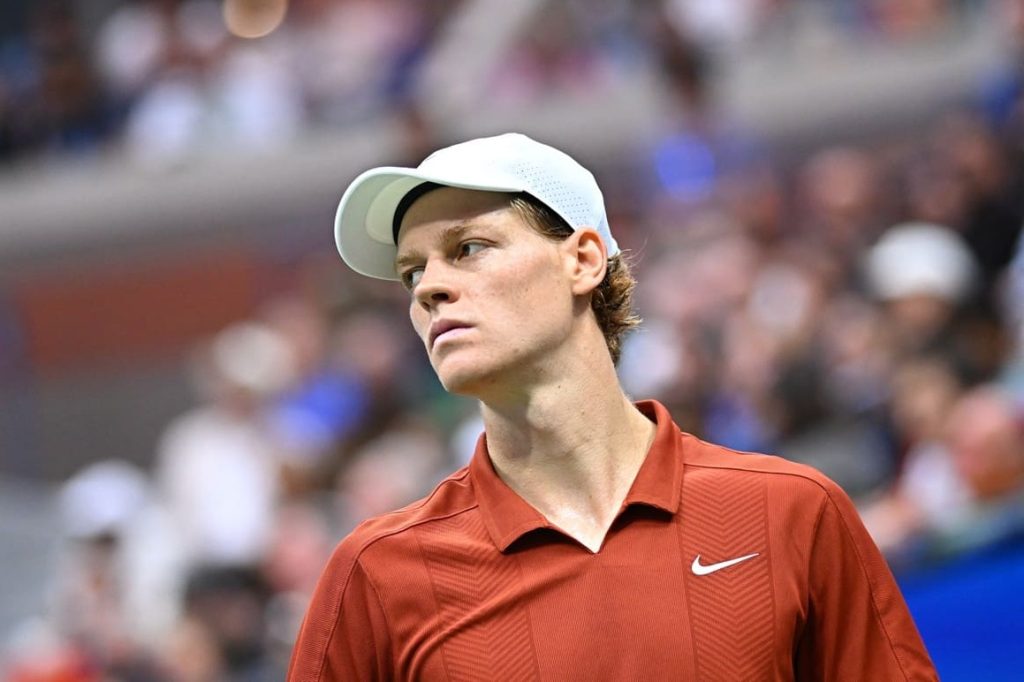 Sinner scivola dal primo posto, Alcaraz conquista la vetta: nuovo ranking ATP aggiornato.