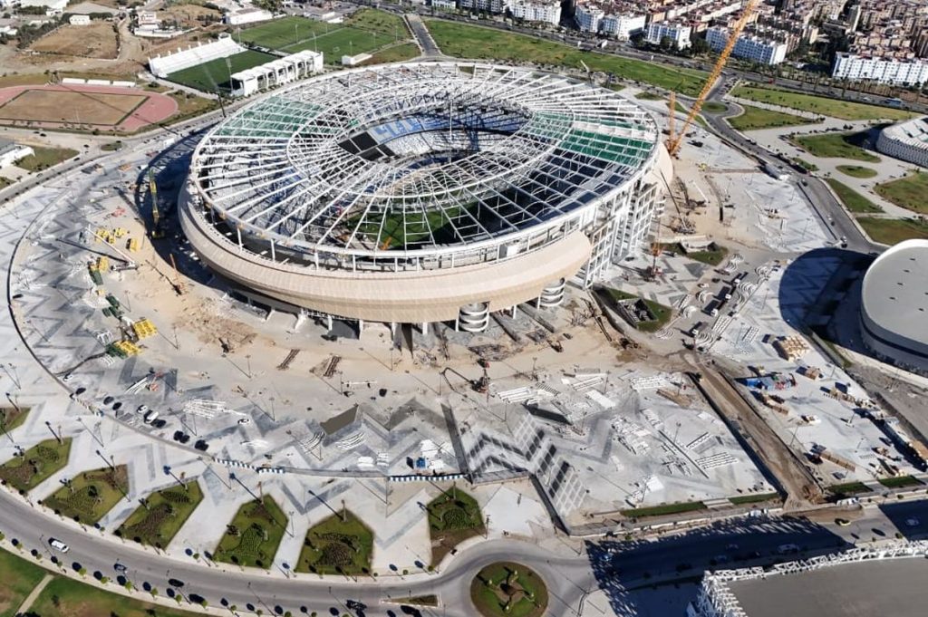 Tangeri: un ponte tra il porto e lo stadio per un futuro vibrante.