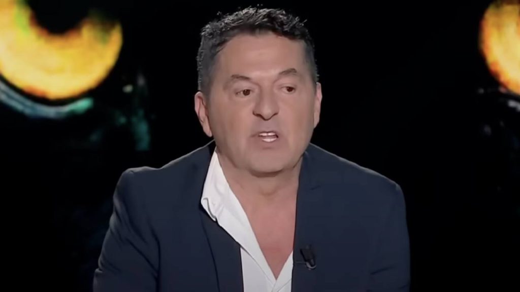 Il mondo dello spettacolo si presenta sempre come un luogo scintillante, popolato da personalità che...