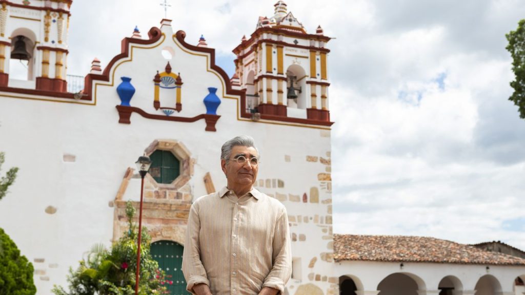 Eugene Levy racconta il suo hotel preferito, il Día de los Muertos e l’incontro con William.