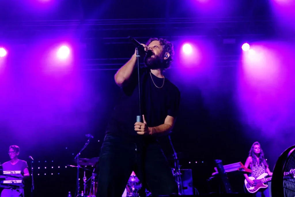 “Lasciamene un po'”: il nuovo emozionante singolo di Tommaso Paradiso da non perdere!