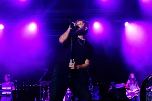 “Lasciamene un po'”: il nuovo emozionante singolo di Tommaso Paradiso da non perdere!