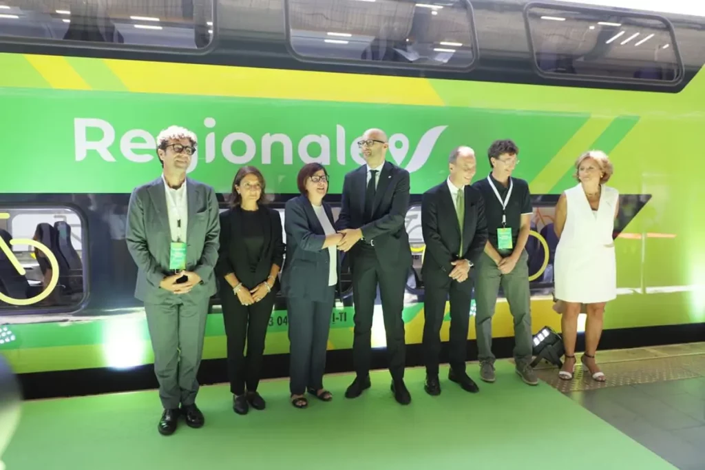 Ultimo treno elettrico Trenitalia in Puglia: completato il rinnovo della flotta regionale.