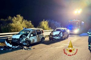 Incidente frontale ad Arzachena: cinque persone ferite nella notte.
