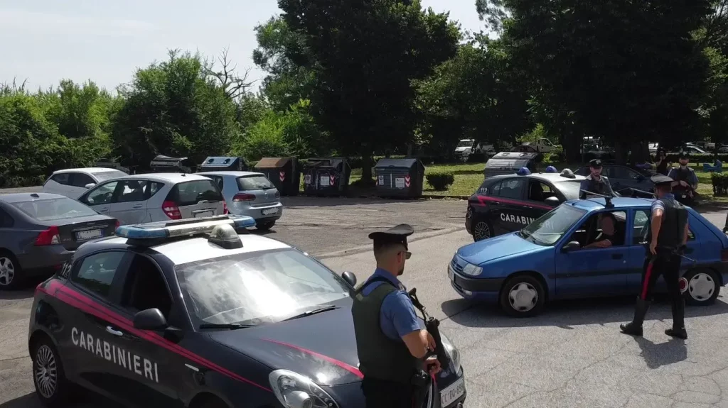 Carabinieri a Roma: 18 arresti in operazioni antidroga, sicurezza potenziata nella capitale.