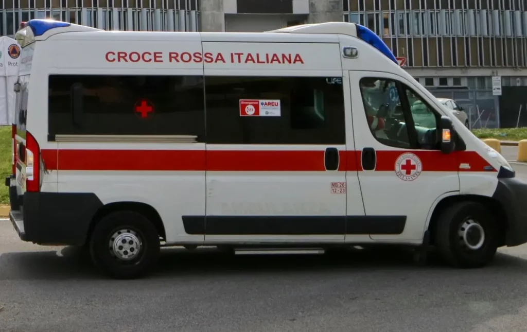Tragedia a Genova: bambino di 7 anni cade dal terrazzino della scuola, è in gravi condizioni.