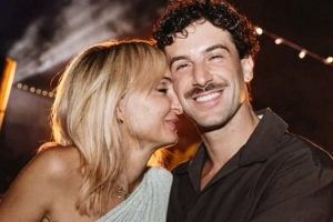 Matrimonio in crisi: il dramma di un lancio nel vuoto sconvolge gli invitati.