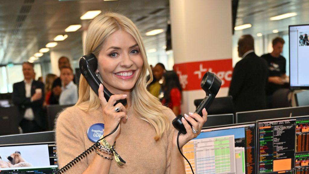 Holly Willoughby ripropone il suo look ideale per la nuova stagione, un must da copiare!